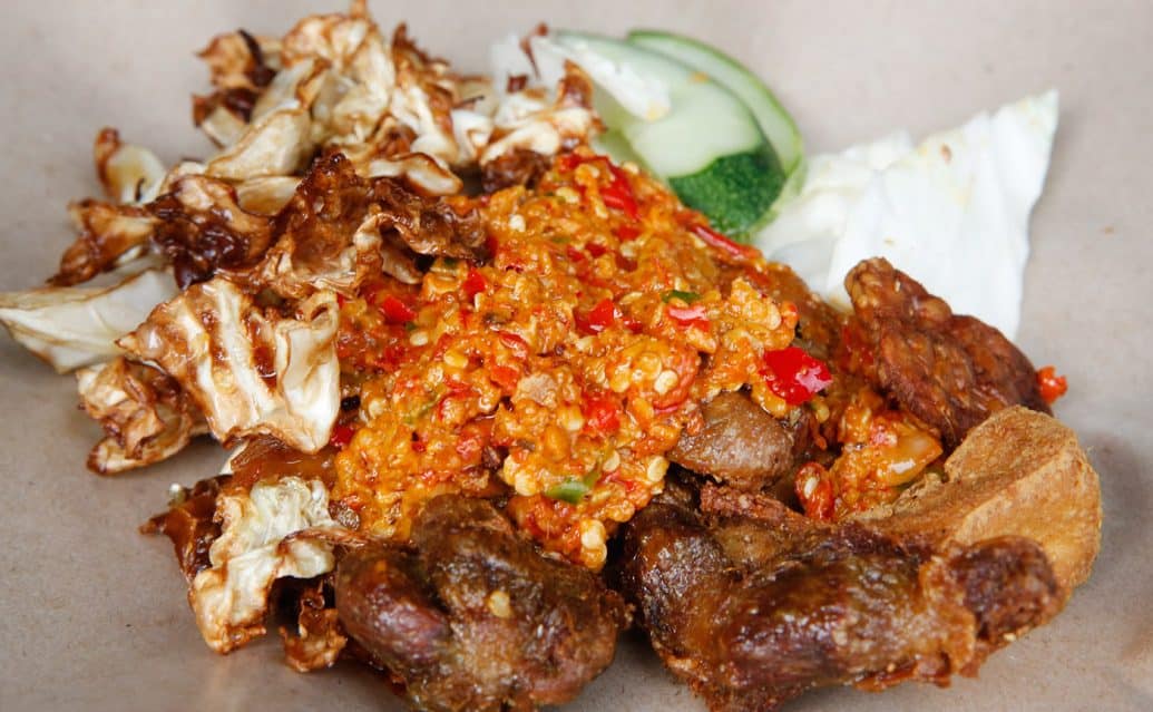 ayam gepuk pak gembus putra heights