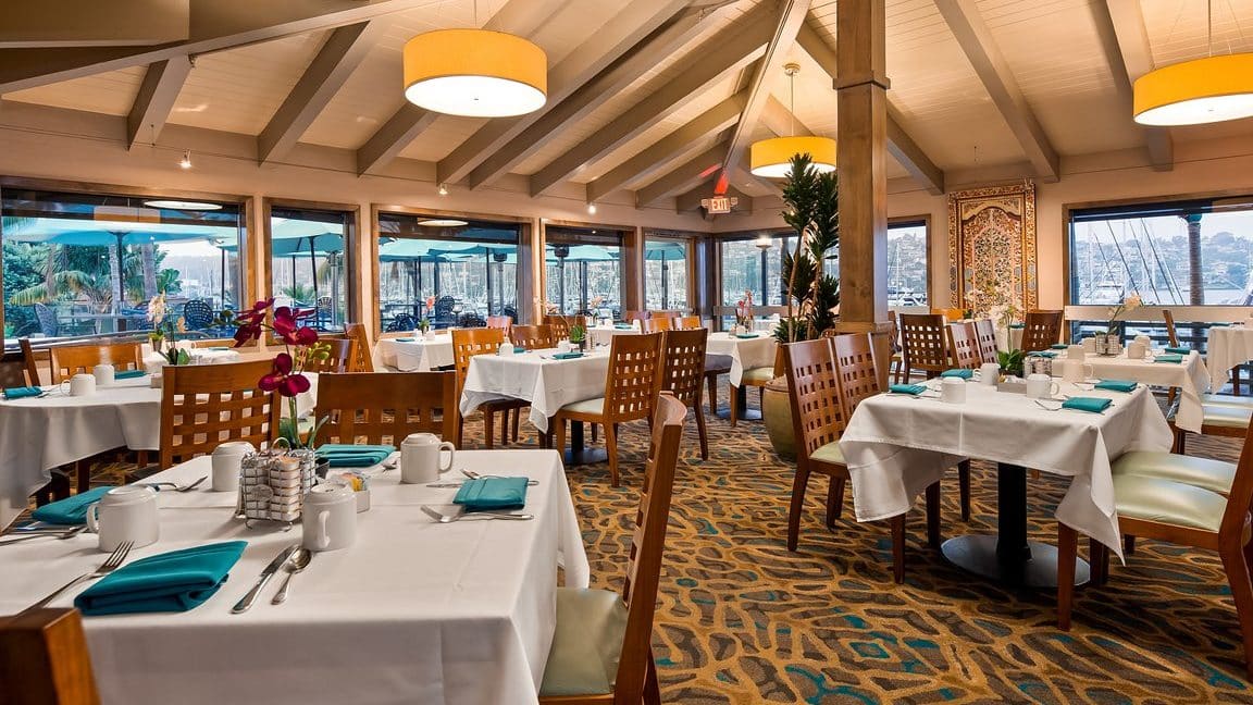 blue wave lounge restaurant