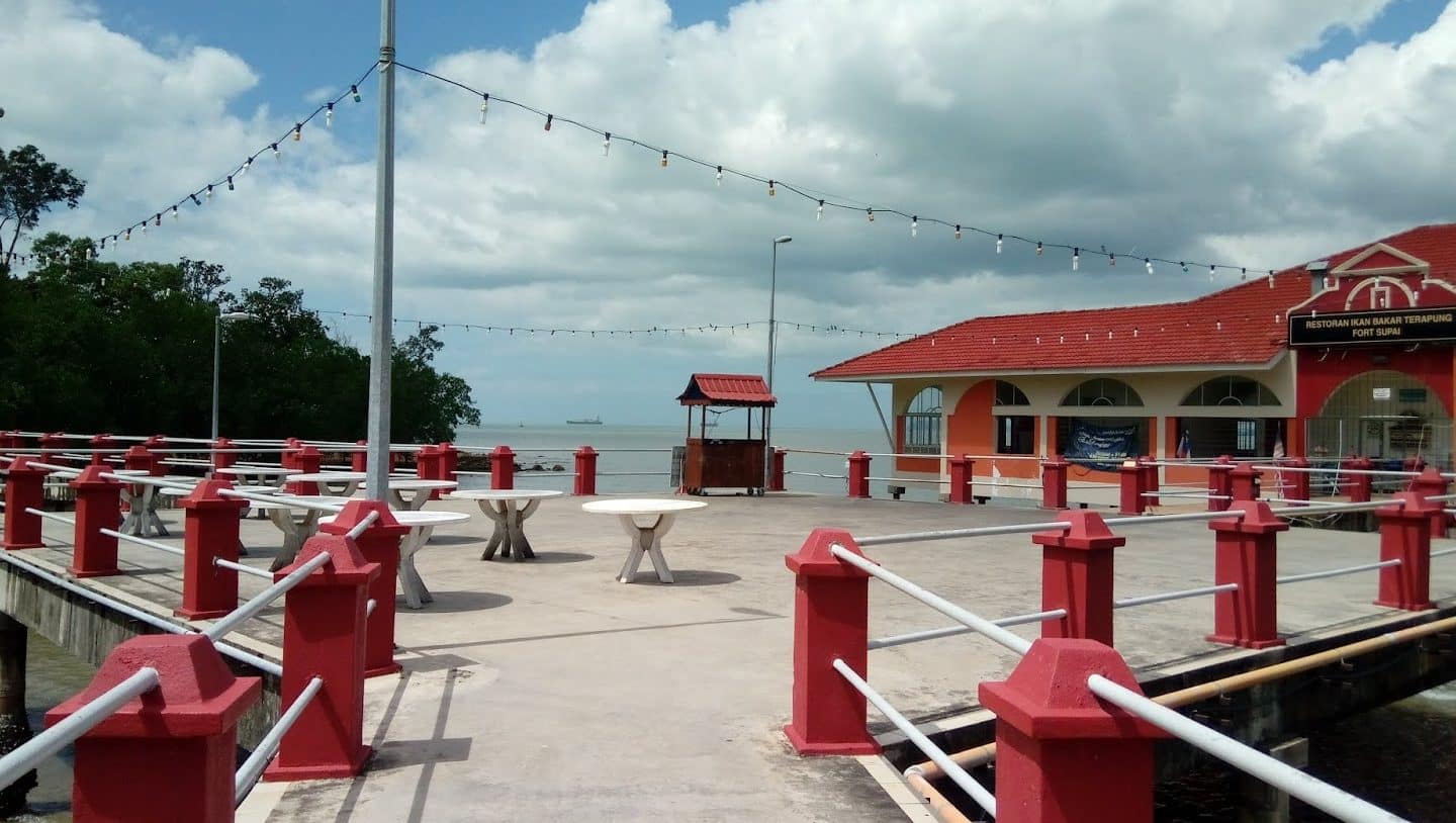 kedai makan d tepi pantai fort supai