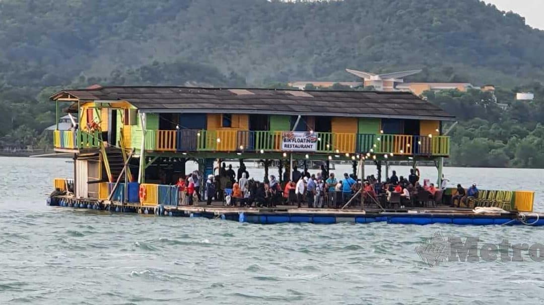 kedai makan terapung