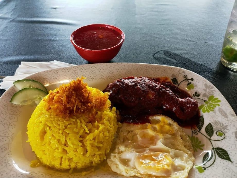 Restoran Haji Tamrin Istimewa Nasi Kuning 1 restoran haji tamrin istimewa nasi kuning