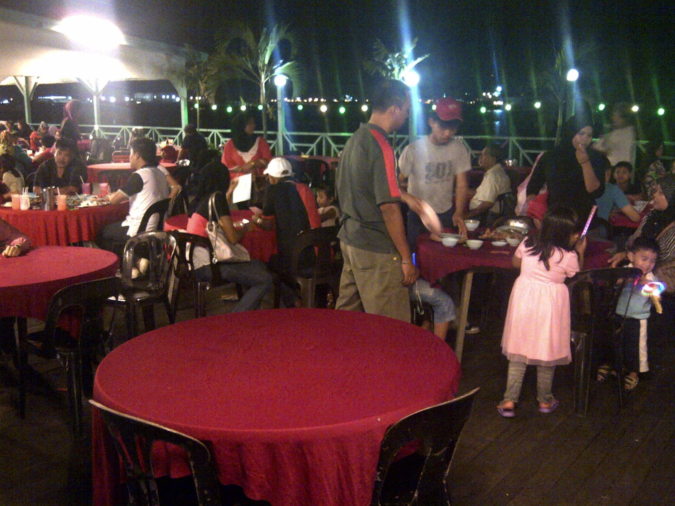 restoran makanan laut dan ikan bakar tanjung harapan